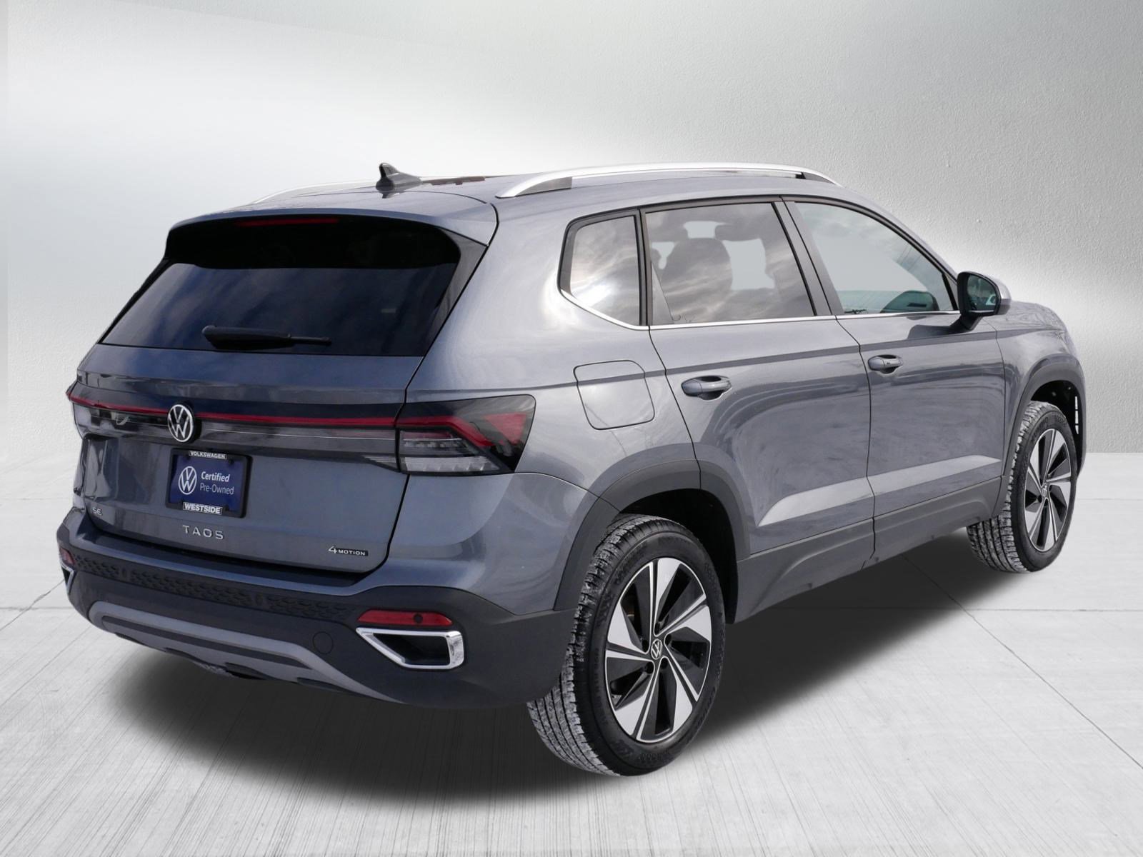 Certified 2025 Volkswagen Taos SE image 7