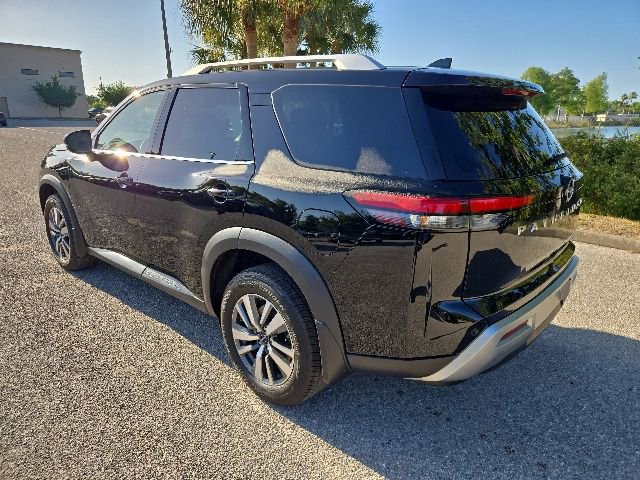 Used 2025 Nissan Pathfinder SL AWD/4WD image 3