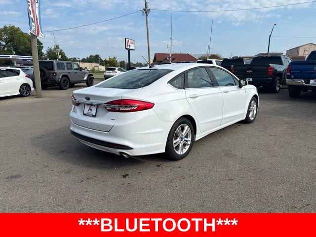 Used 2018 Ford Fusion SE w/ Fusion SE Technology Package FWD image 3