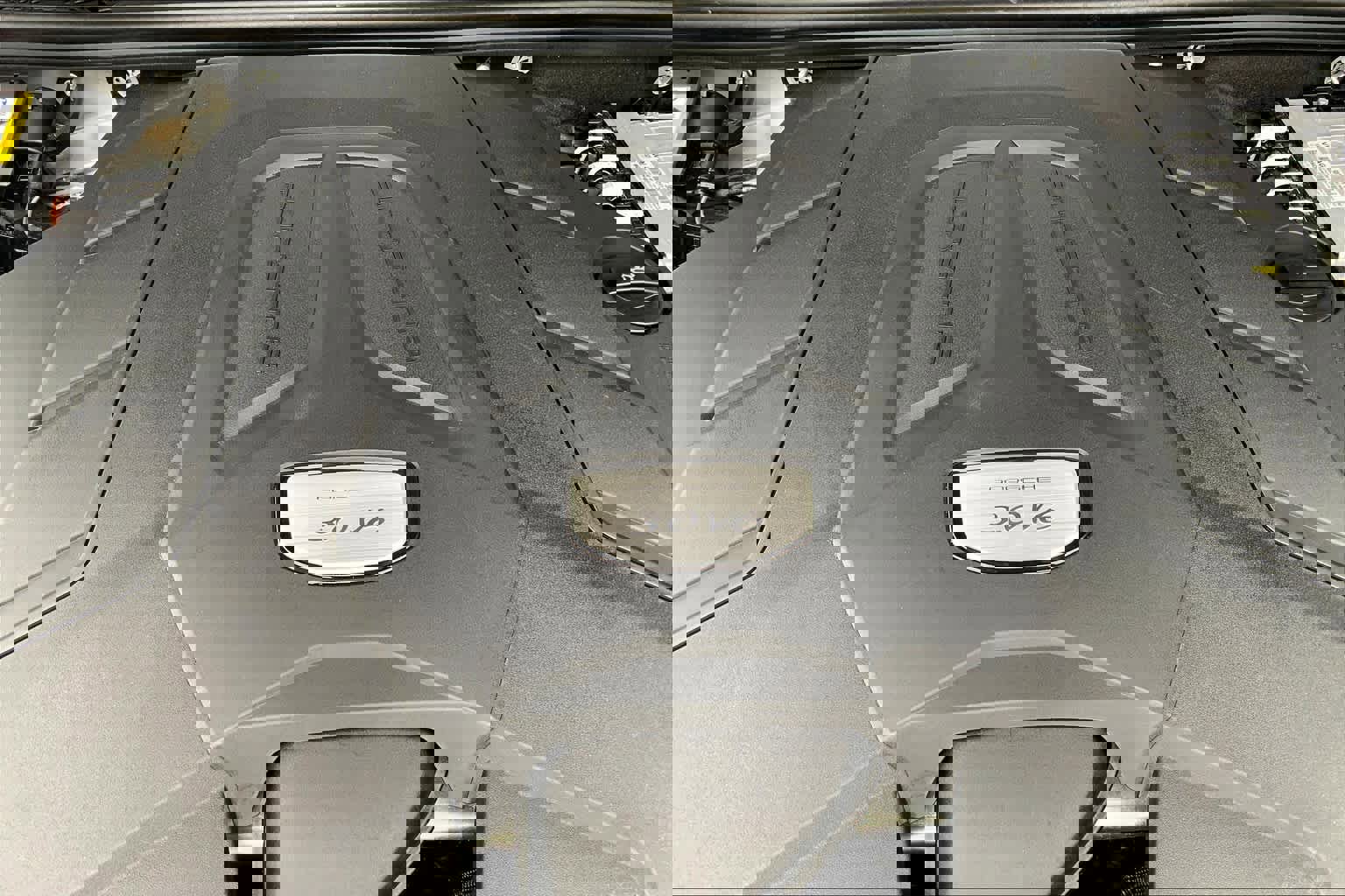 Used 2022 Porsche Cayenne Platinum Edition image 31