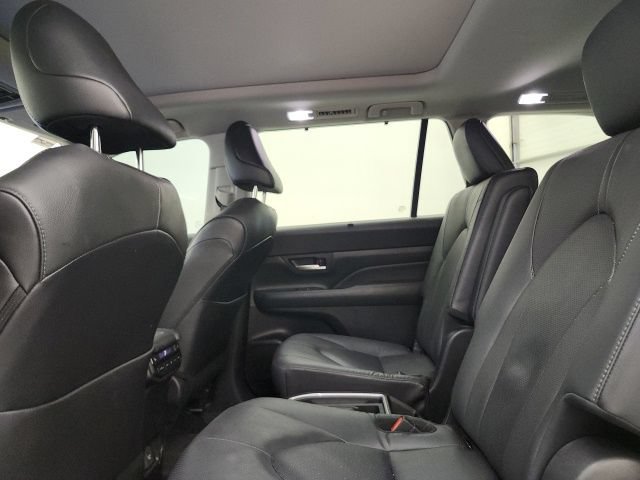 Certified 2025 Toyota Grand Highlander AWD image 11