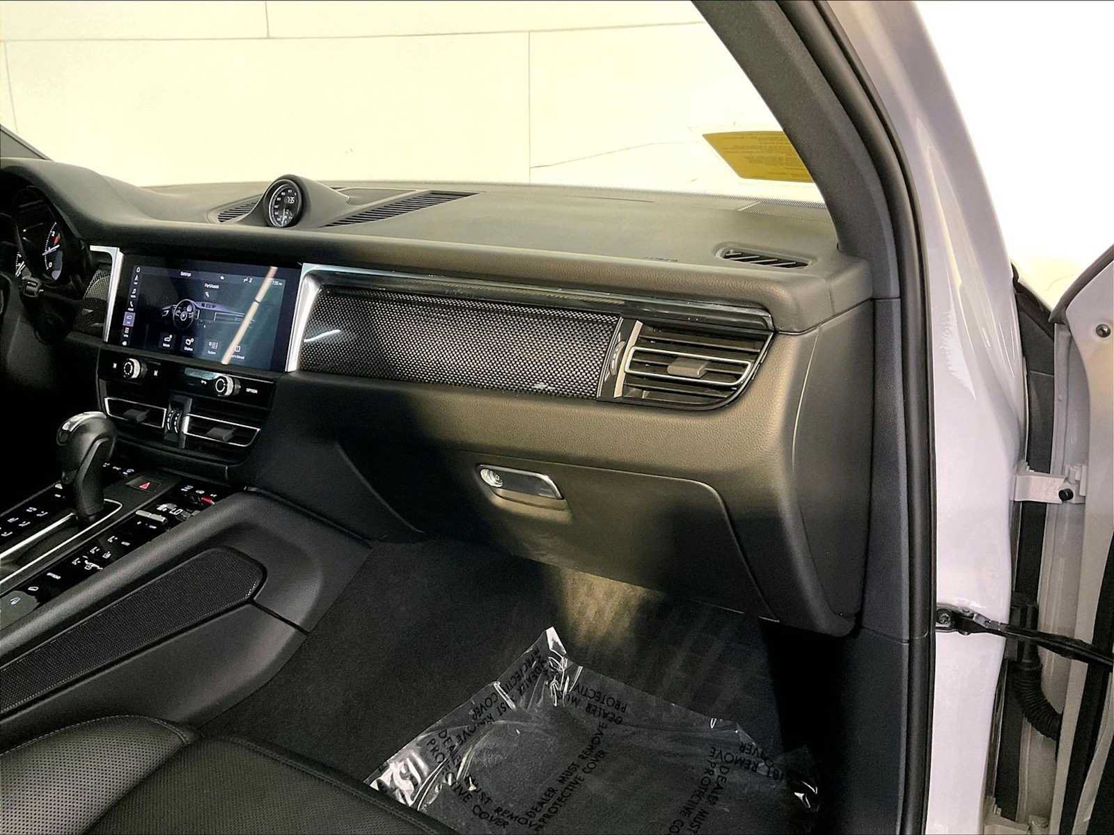 Certified 2024 Porsche Macan S AWD/4WD image 22