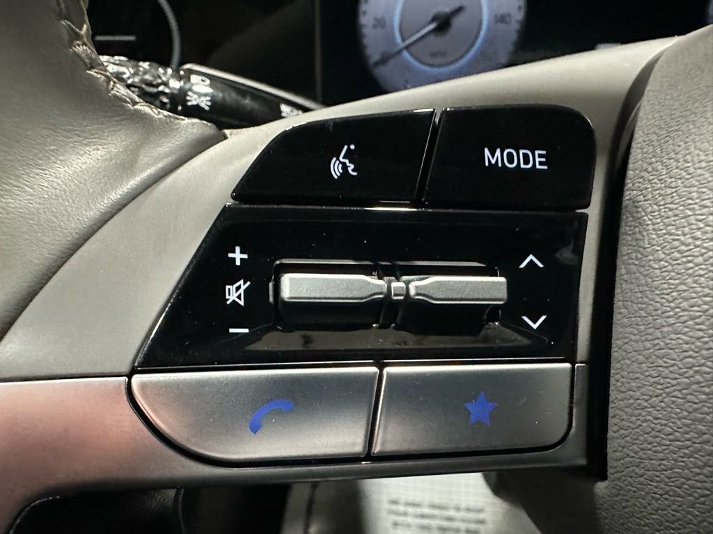 Used 2025 Hyundai Elantra SEL image 19