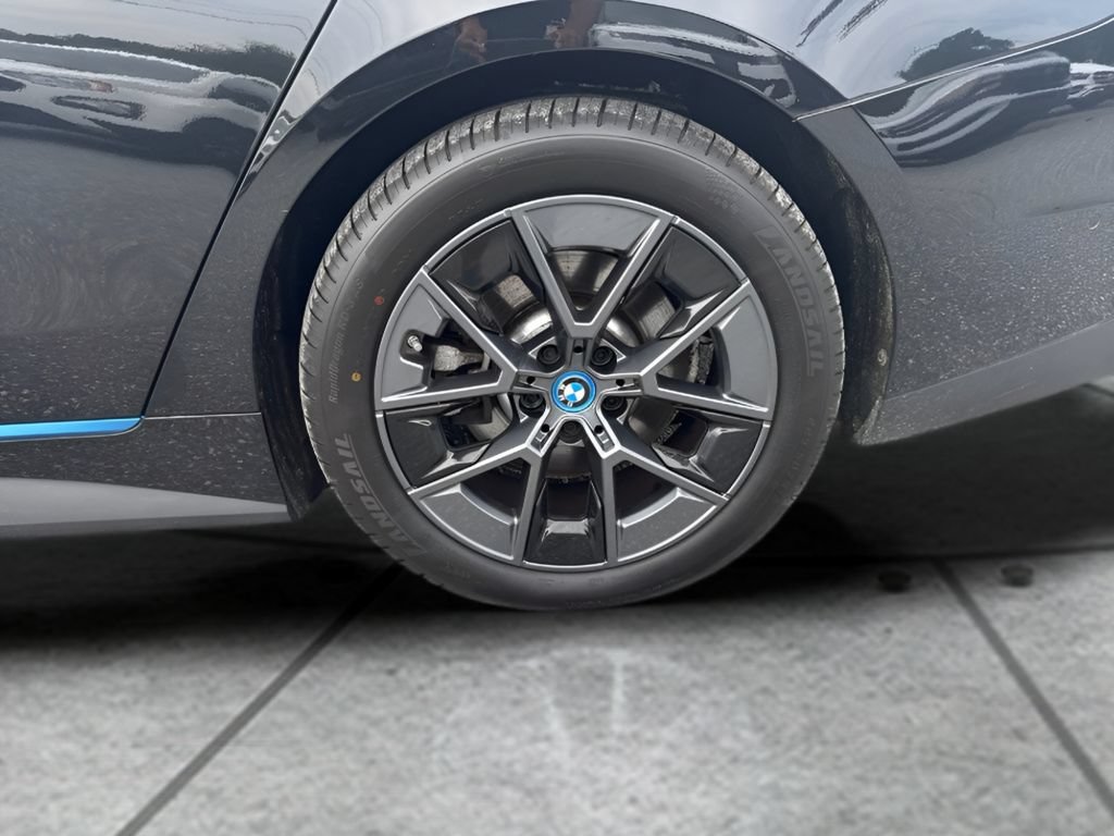 Used 2023 BMW i4 eDrive35 RWD image 23