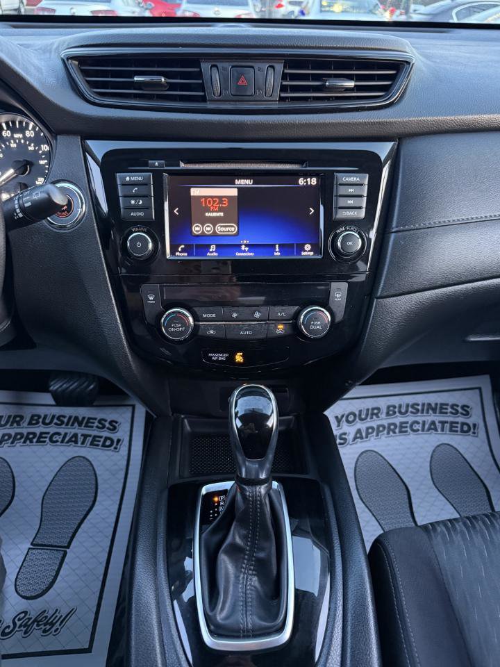 Used 2018 Nissan Rogue SV image 15