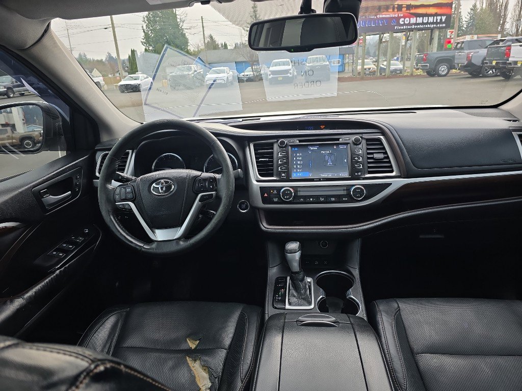Used 2014 Toyota Highlander Limited Platinum image 22