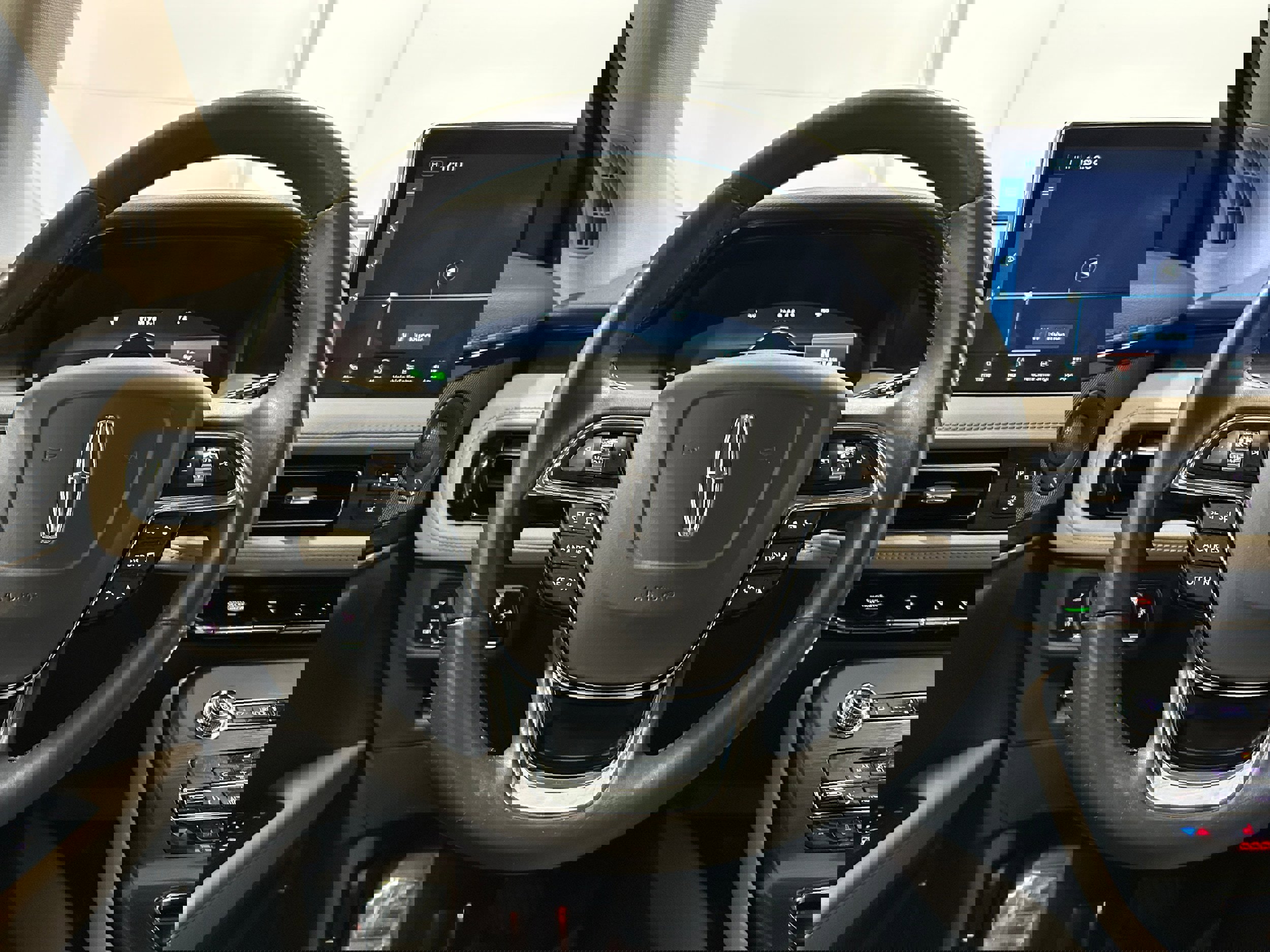 Used 2021 Lincoln Nautilus Reserve image 11