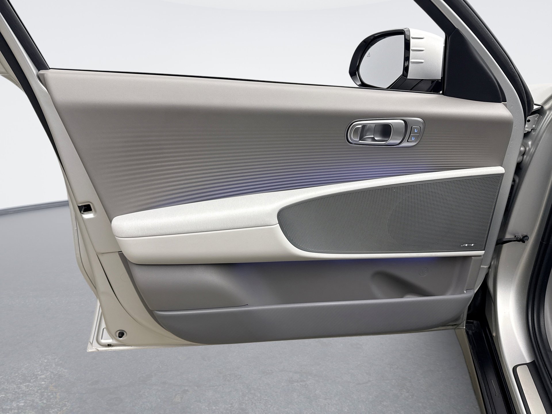 Used 2025 Hyundai Ioniq 6 Limited image 9