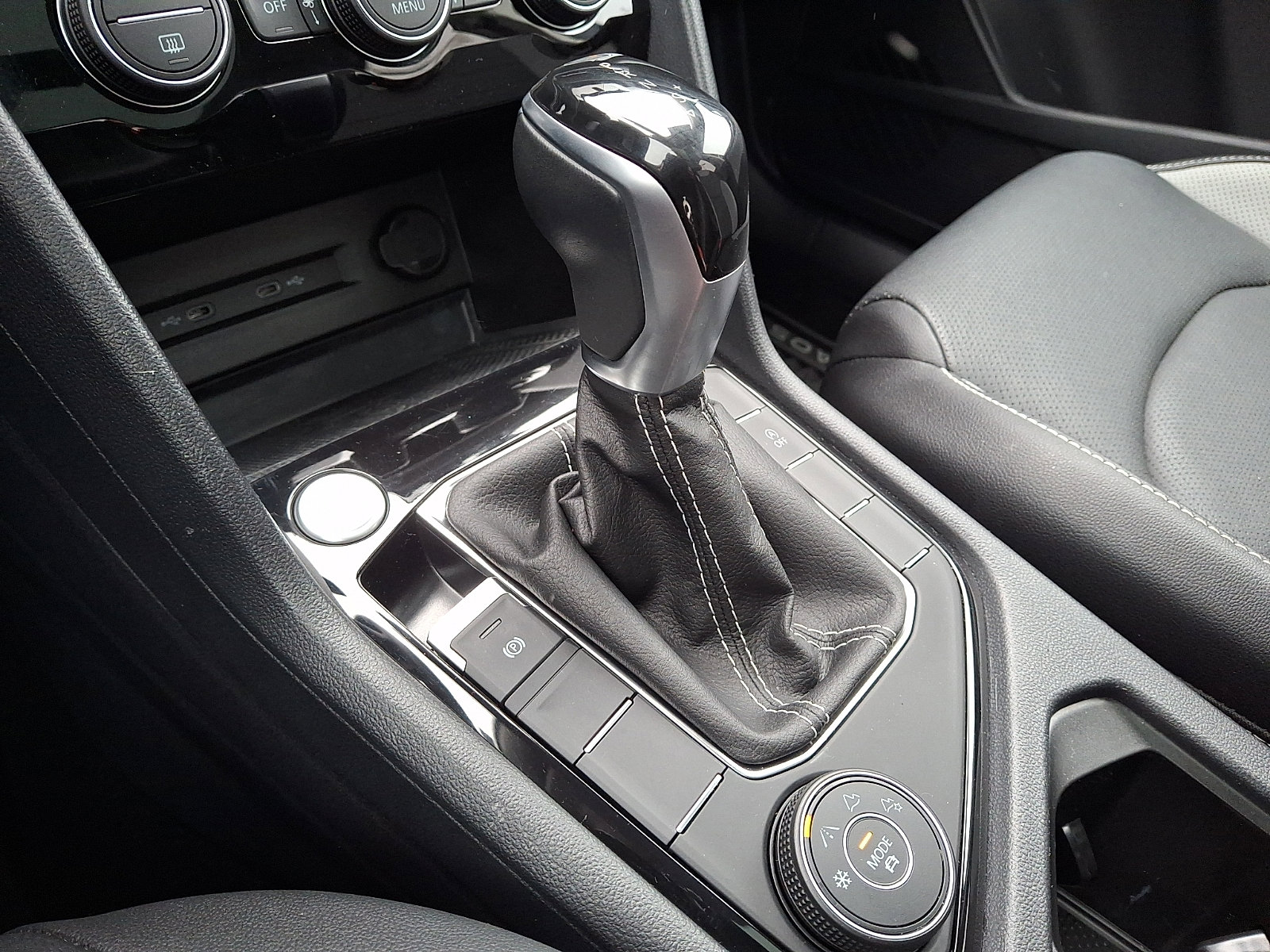 Used 2022 Volkswagen Taos SEL image 15