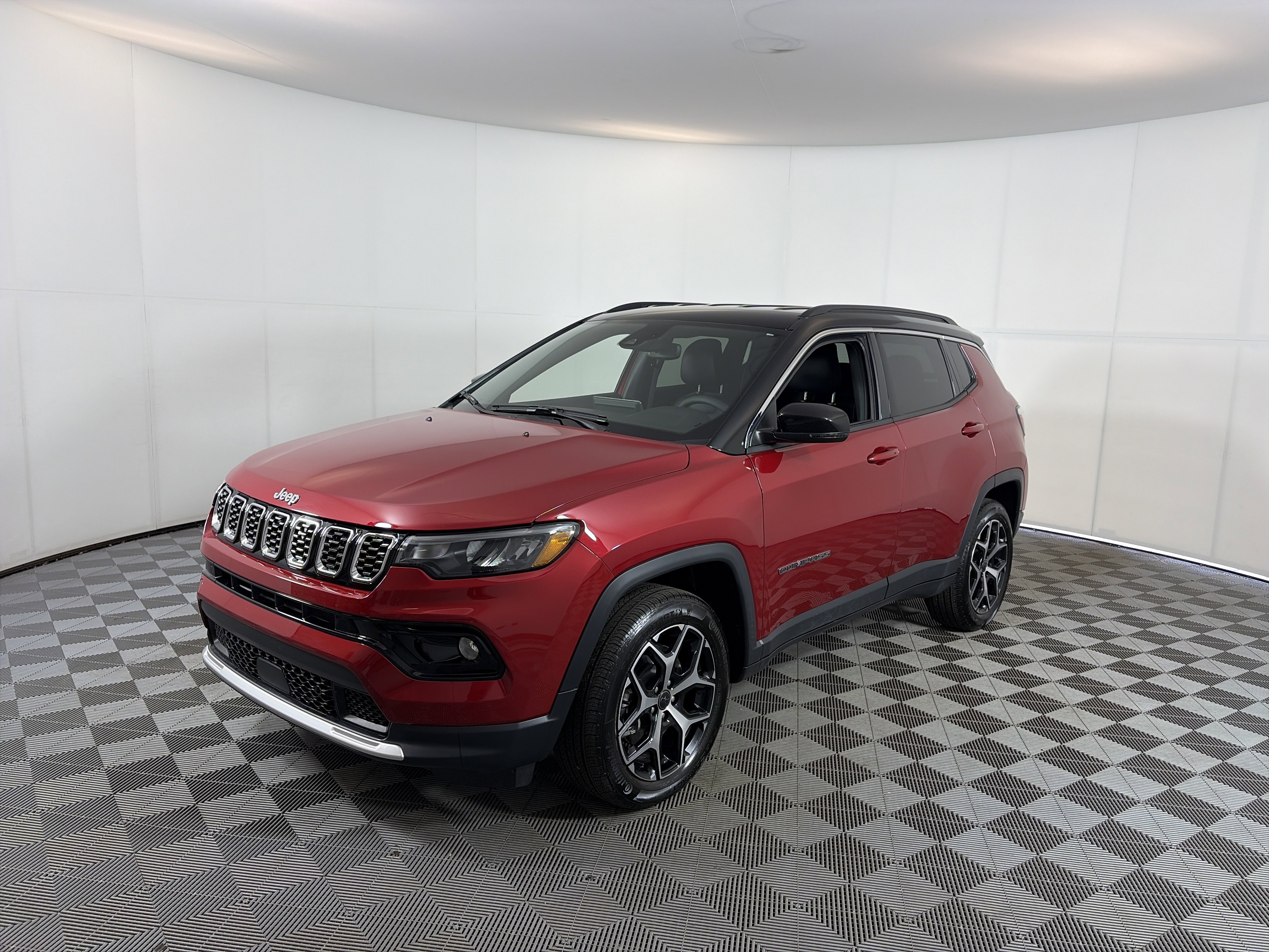 Used 2025 Jeep Compass Limited AWD/4WD image 2