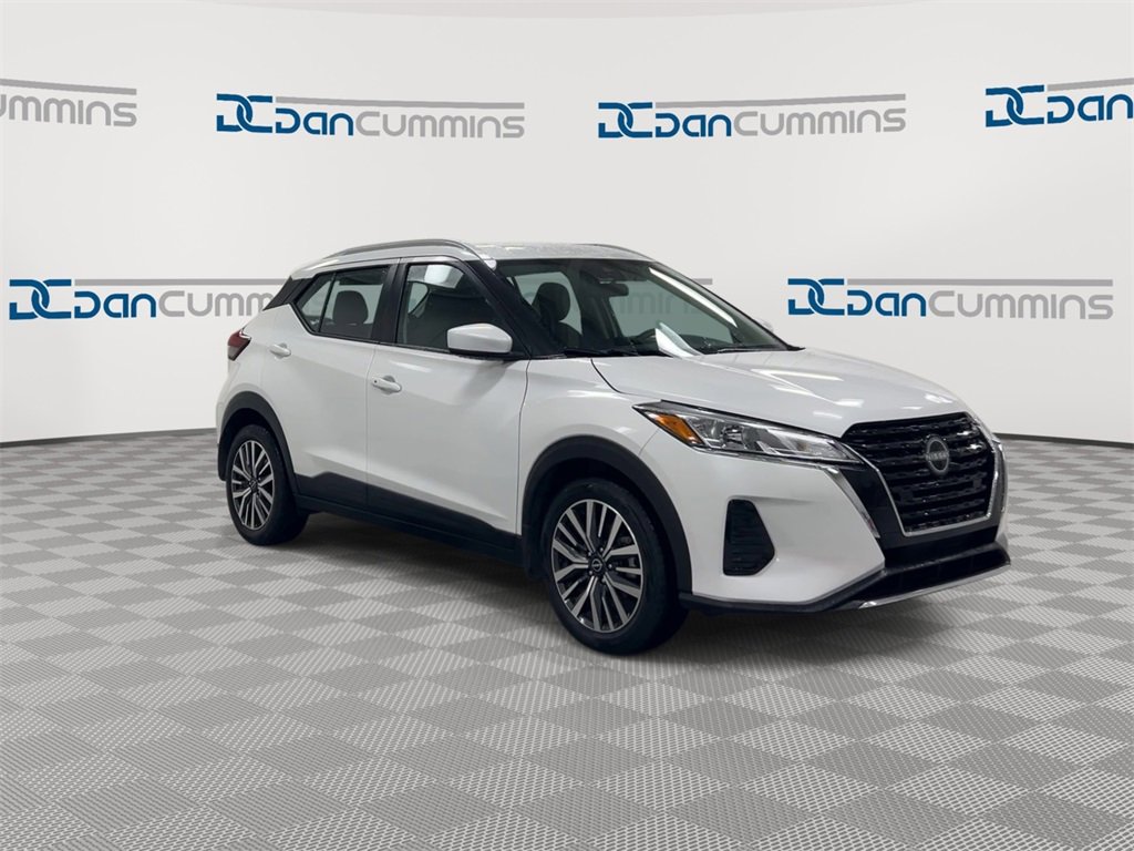 Used 2023 Nissan Kicks SV image 2