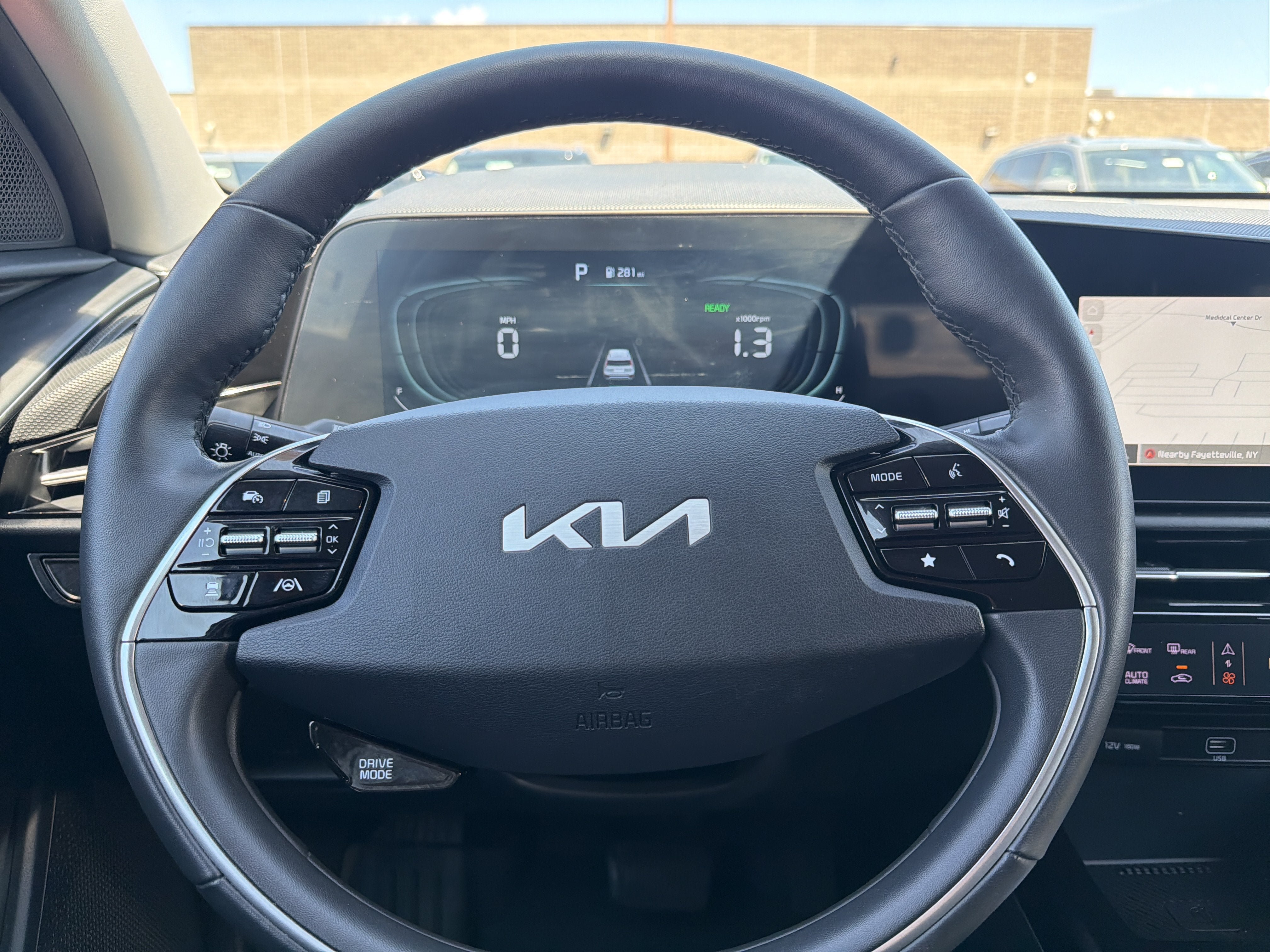 Used 2024 Kia Niro EX w/ EX Cold Weather Package FWD image 12