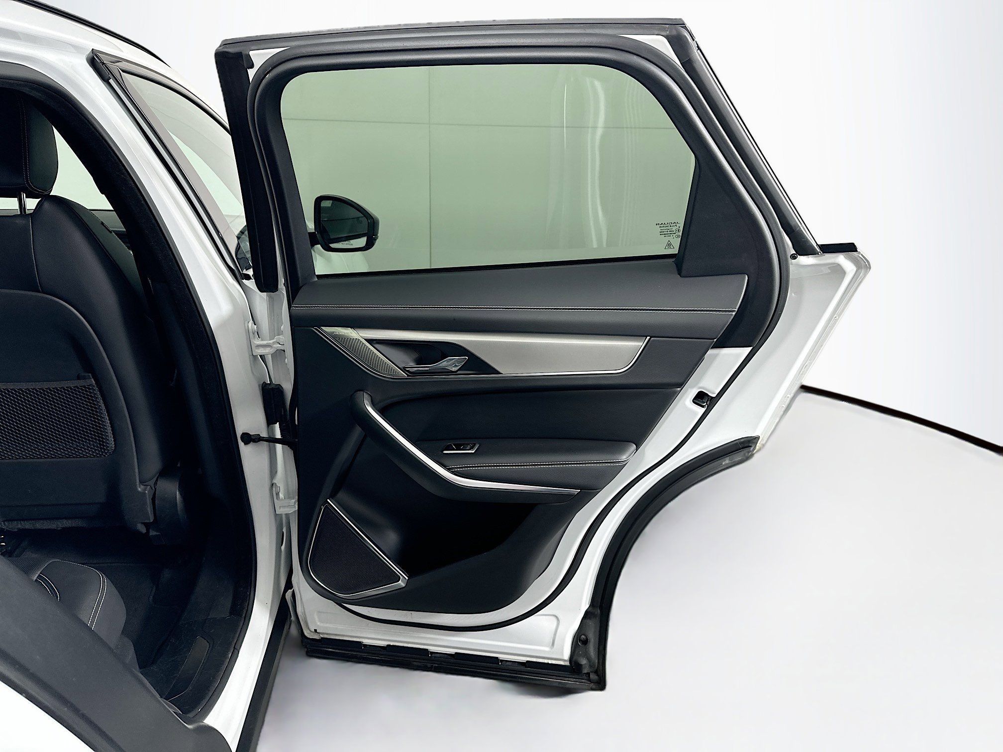 Used 2024 Jaguar F-PACE R-Dynamic S image 33