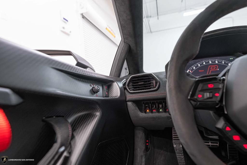 Used 2023 Lamborghini Huracan Sterrato AWD/4WD image 40