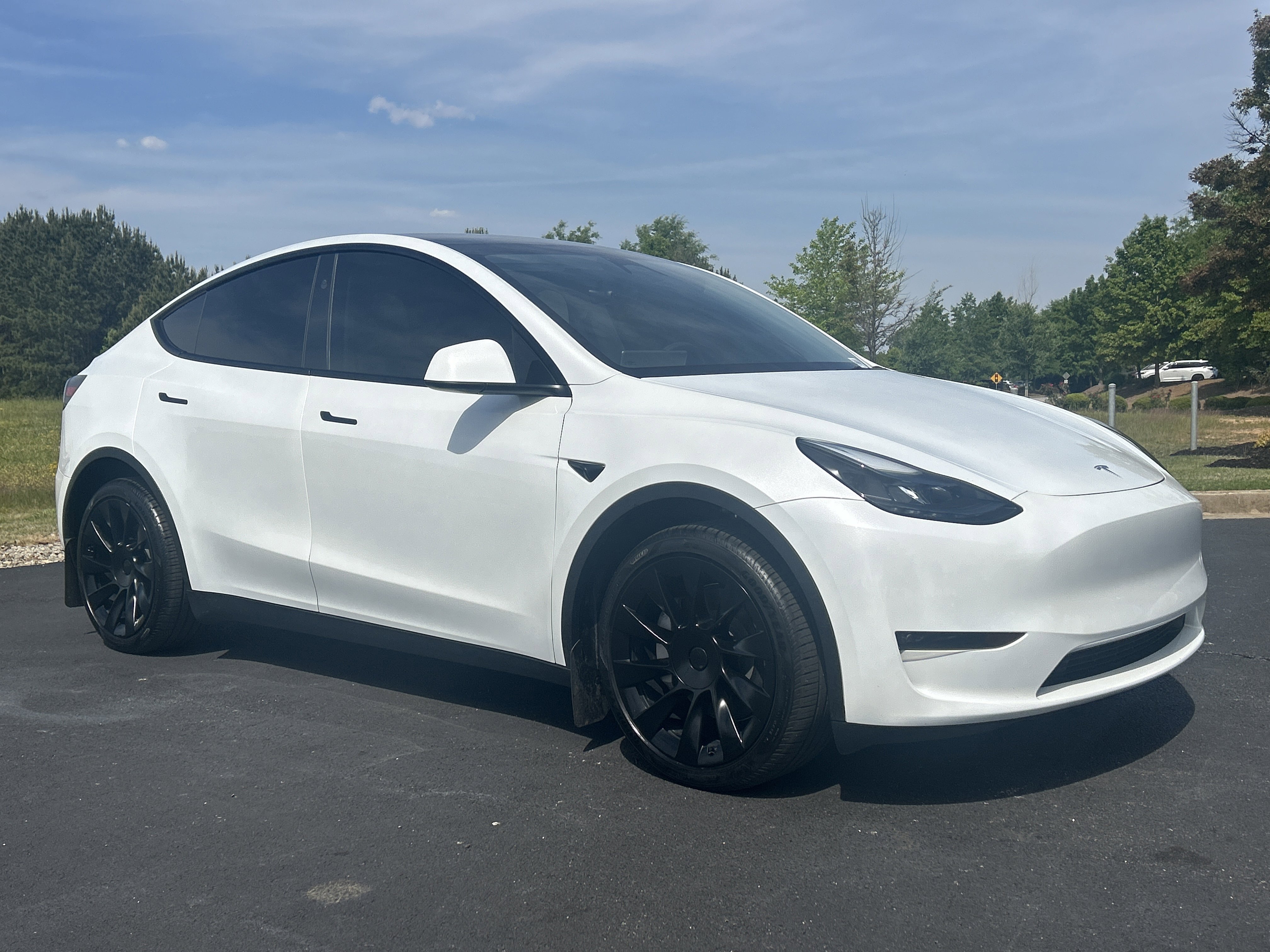 Used 2024 Tesla Model Y Long Range AWD/4WD image 2