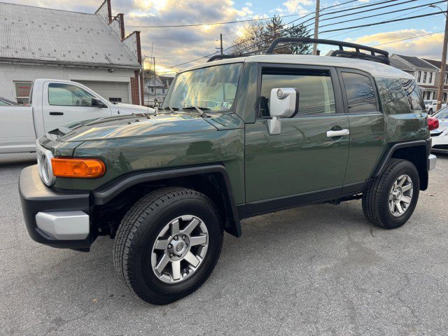 Used 2014 Toyota FJ Cruiser 4WD w/ Upgrade Package image 2