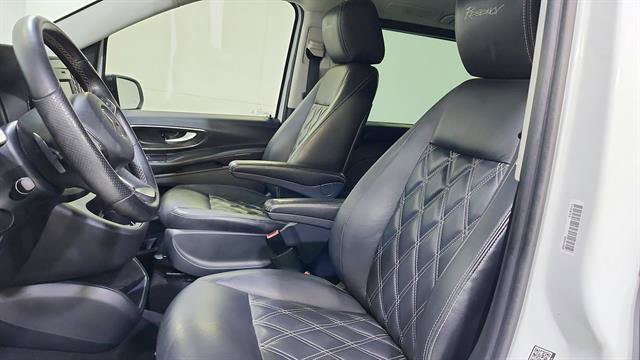 Used 2016 Mercedes-Benz Metris Passenger image 11