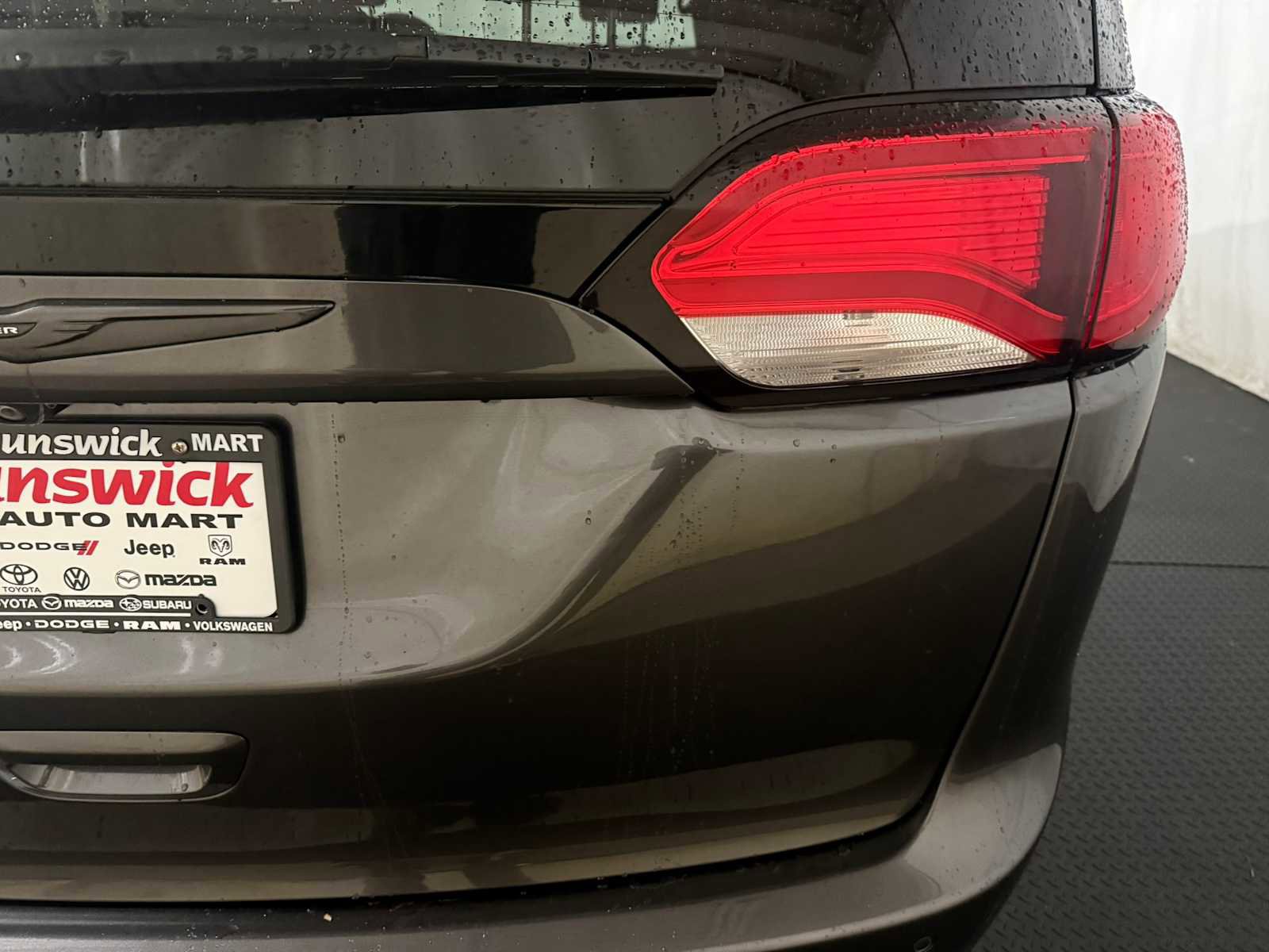 Used 2019 Chrysler Pacifica Touring Plus w/ Advanced Safetytec Group image 18