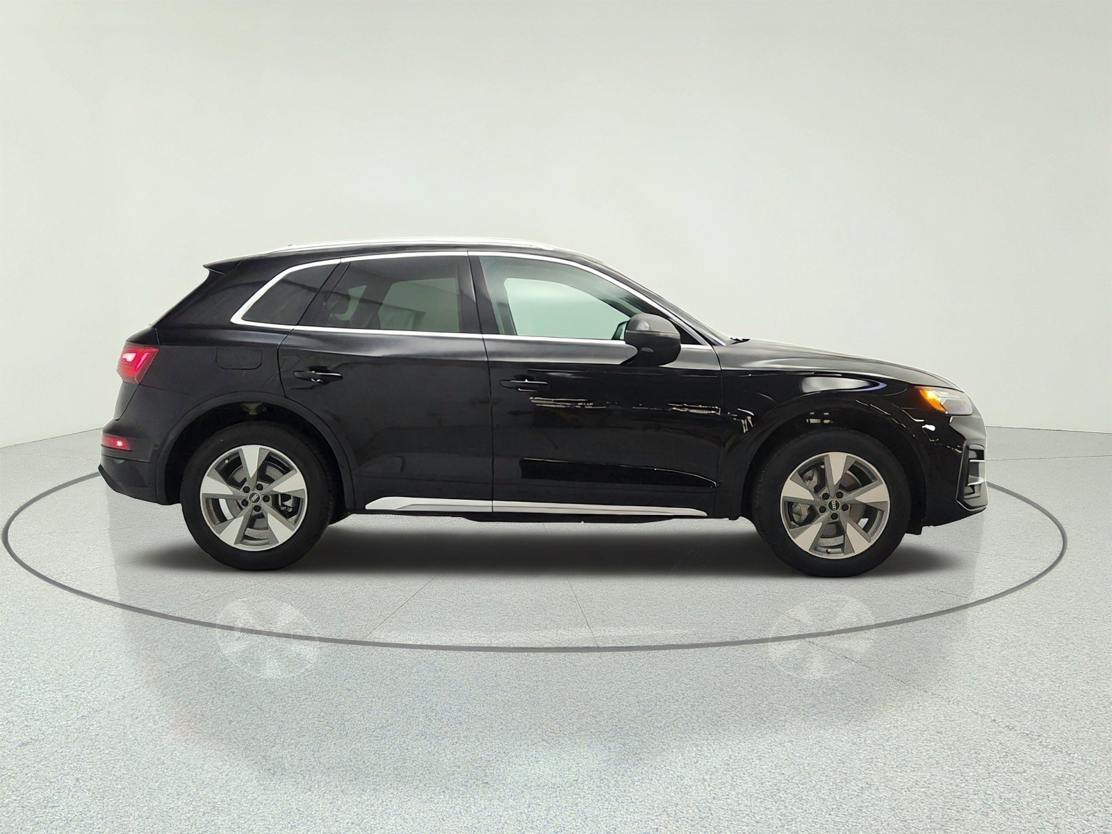 Used 2023 Audi Q5 2.0T Premium Plus w/ Premium Plus Package AWD/4WD image 4
