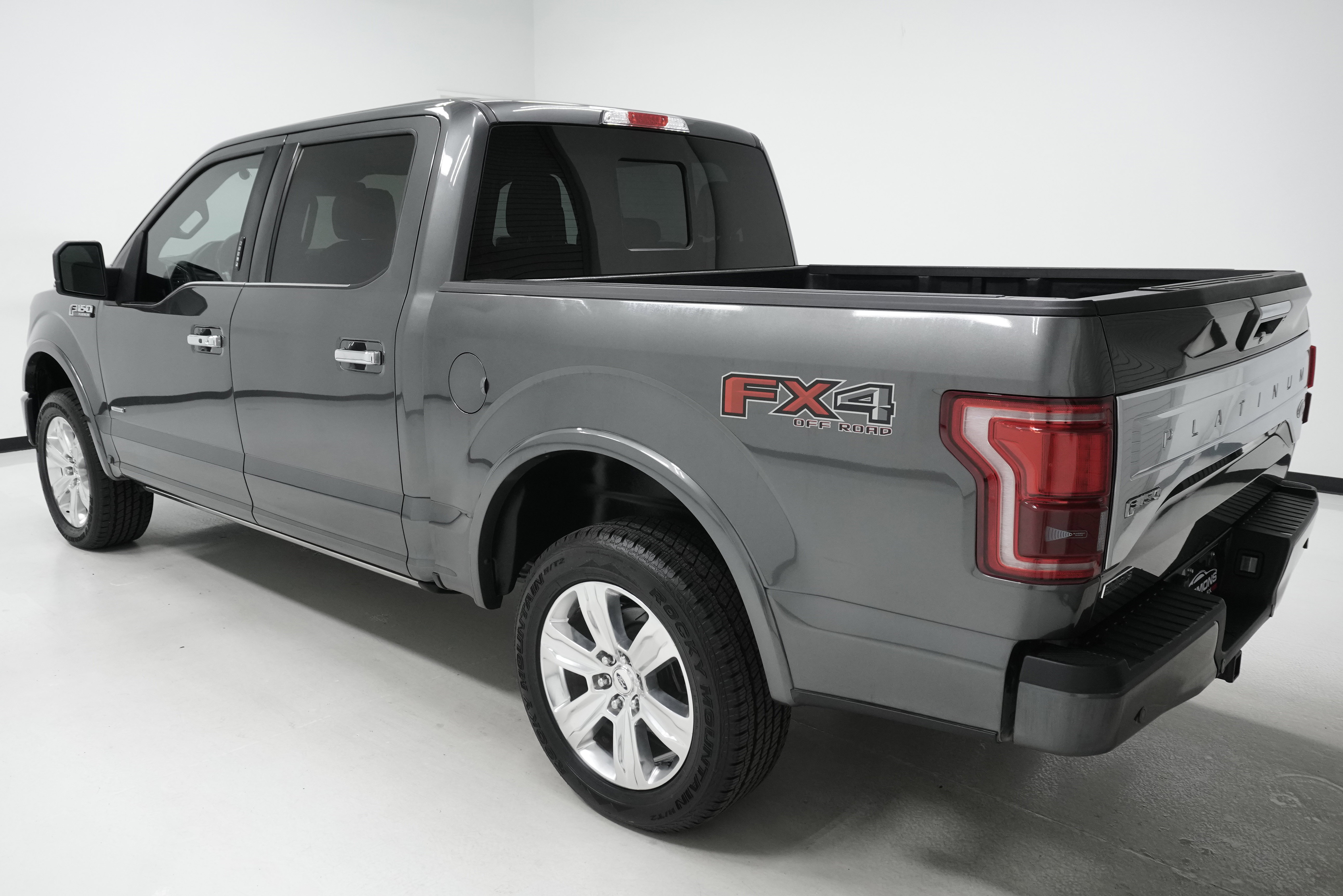 Used 2015 Ford F150 Platinum w/ Equipment Group 701A Luxury AWD/4WD image 5