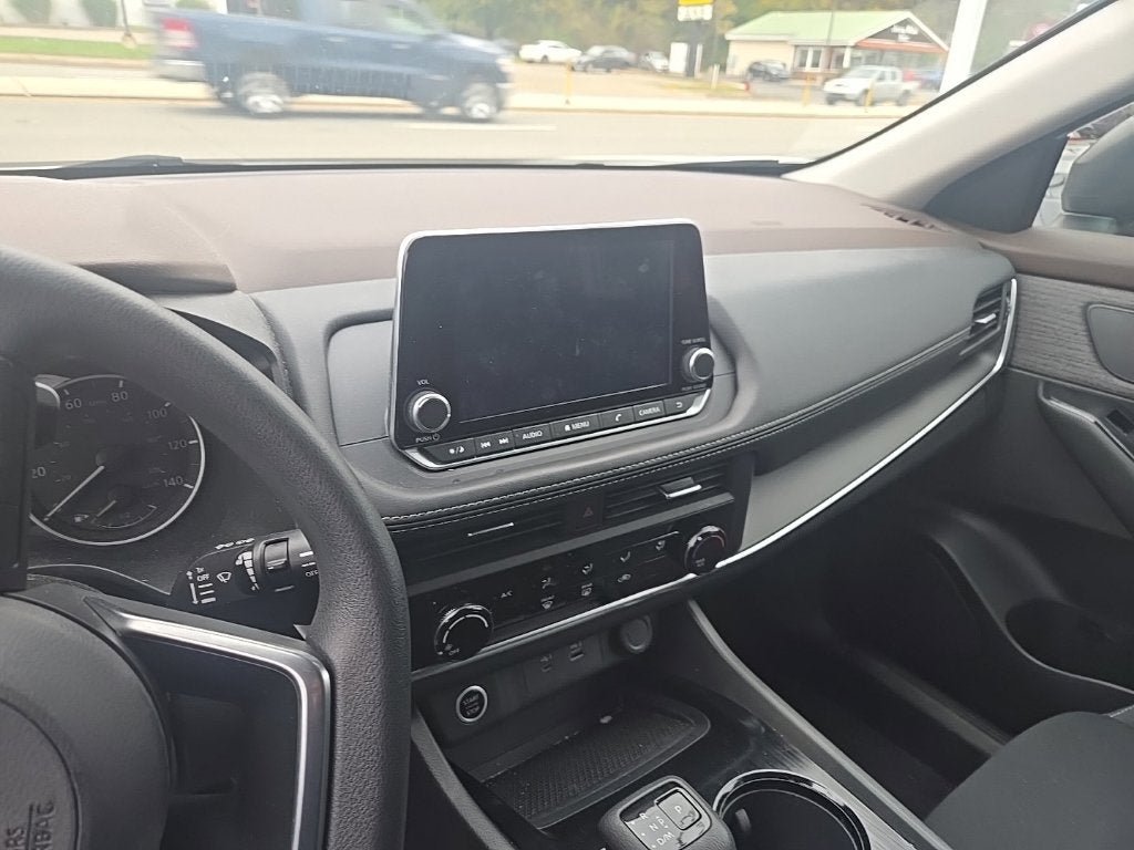Used 2023 Nissan Rogue S AWD/4WD image 9