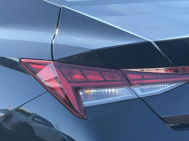 Certified 2025 Hyundai Elantra Limited image 9
