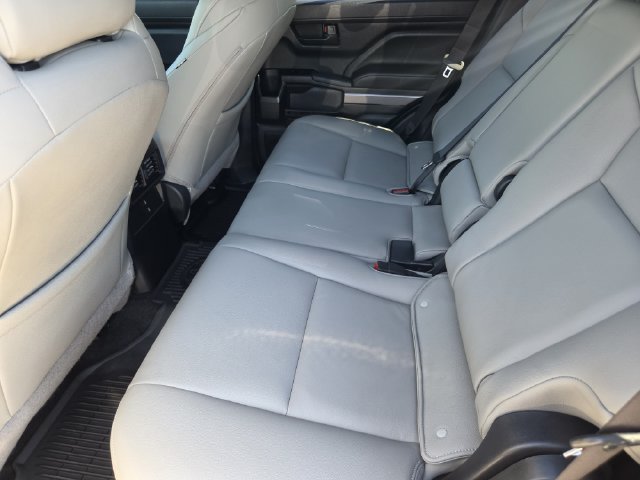 Used 2025 Toyota 4Runner SR5 AWD/4WD image 23