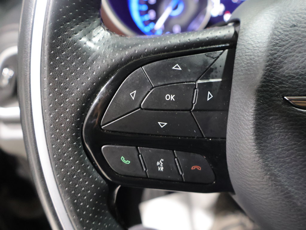 Used 2020 Chrysler Pacifica Limited FWD image 32