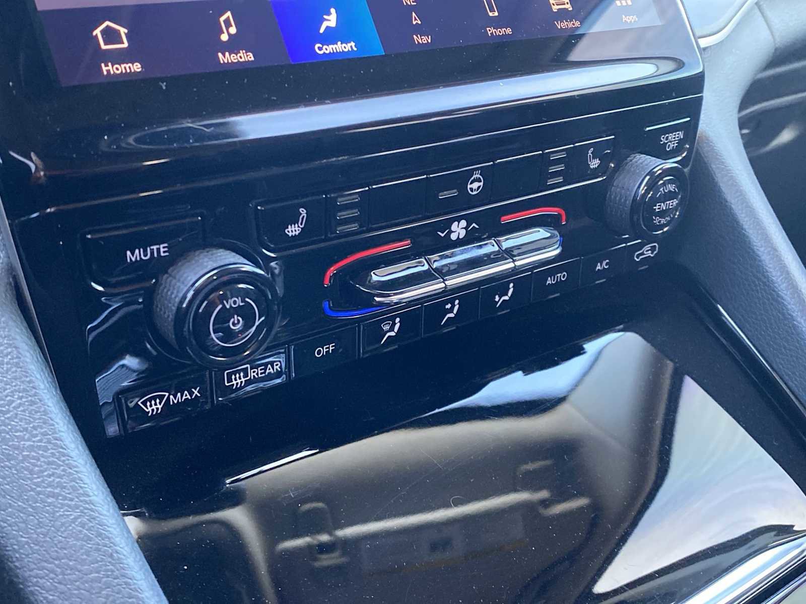 Certified 2023 Jeep Grand Cherokee Limited w/ Black Appearance Package image 31