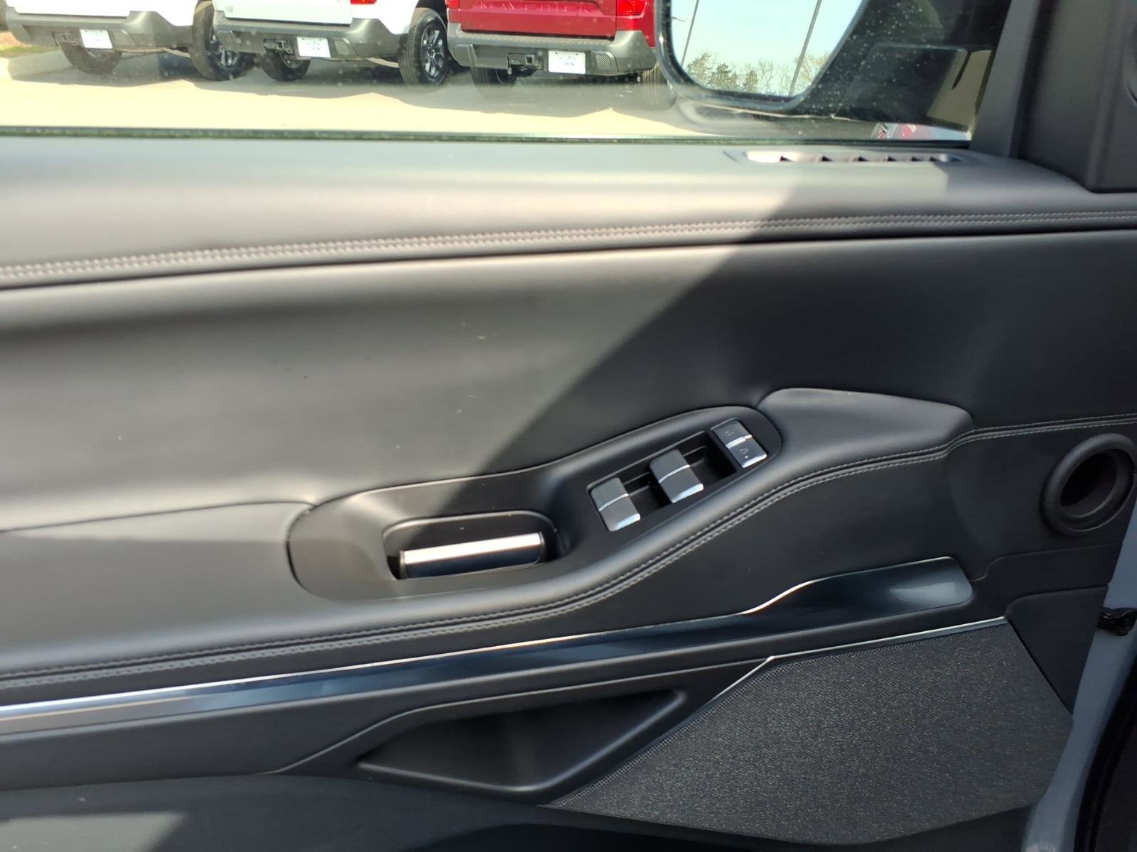 Used 2025 Lincoln Navigator Reserve w/ Jet Appearance Package image 11