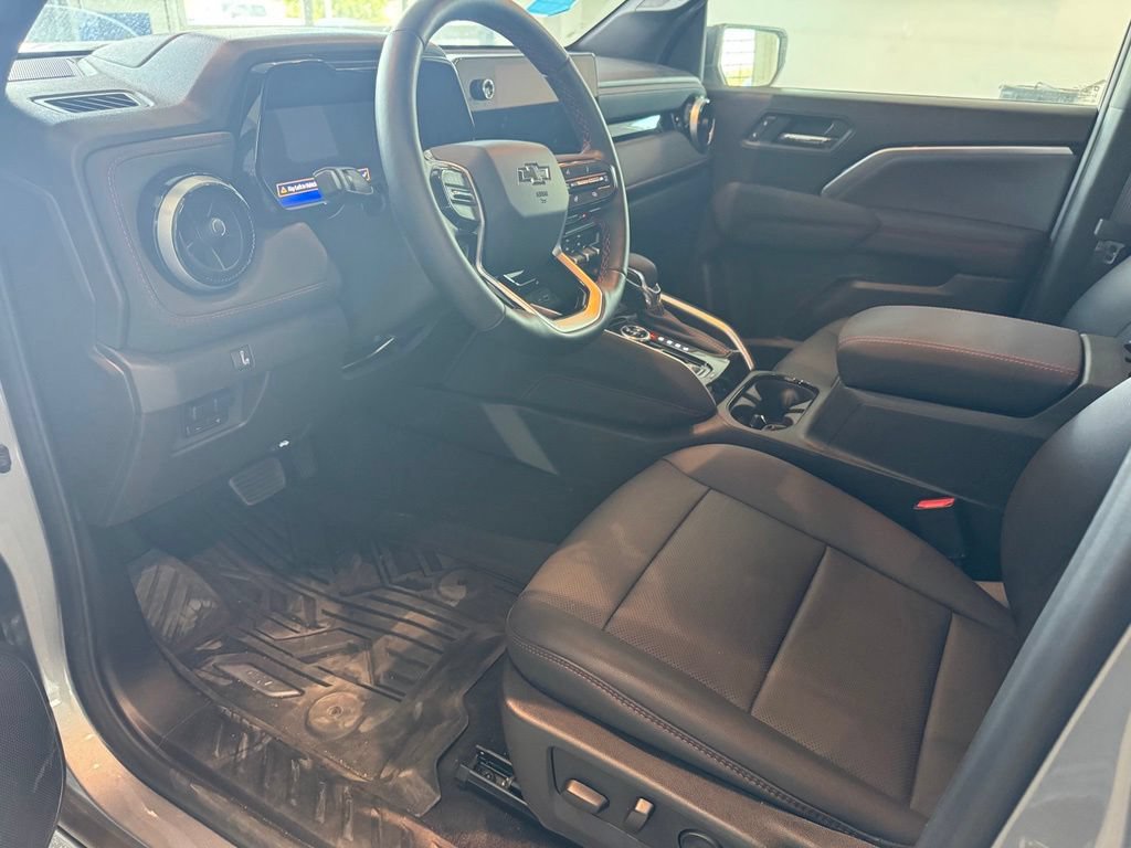 Used 2026 Chevrolet Colorado Z71 w/ Technology Package AWD/4WD image 5