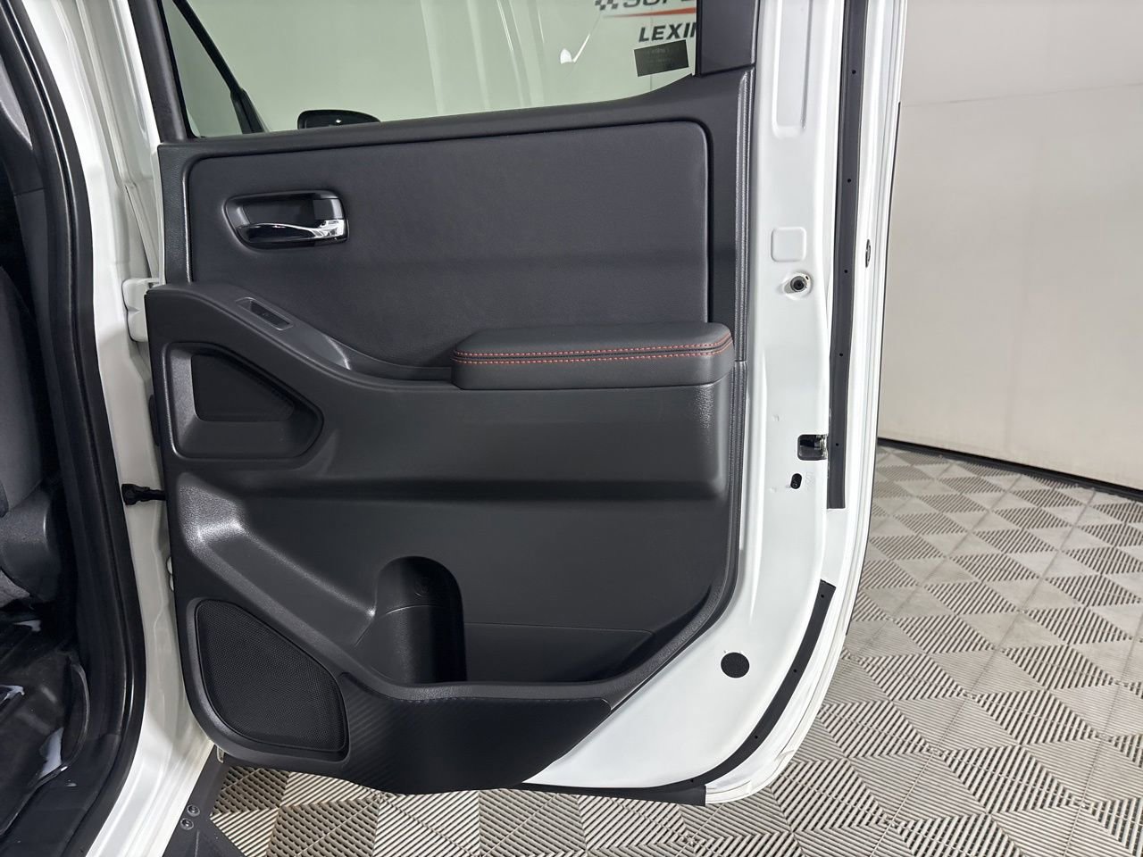 Used 2022 Nissan Frontier PRO-4X image 23