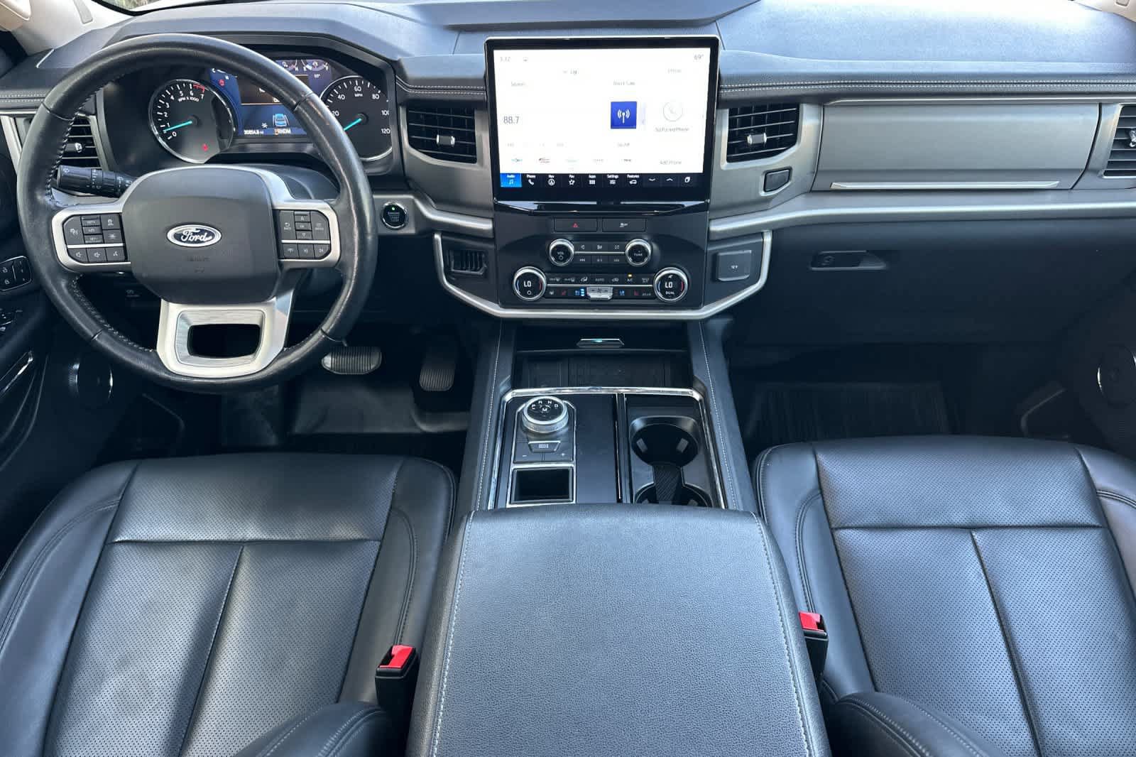 Certified 2023 Ford Expedition XLT RWD image 3