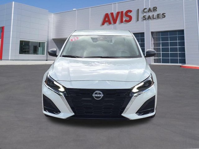 Used 2025 Nissan Altima 2.5 SV FWD image 2
