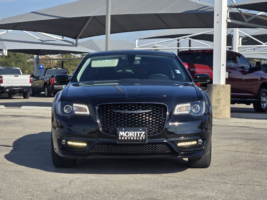 Used 2023 Chrysler 300 Touring L RWD image 2