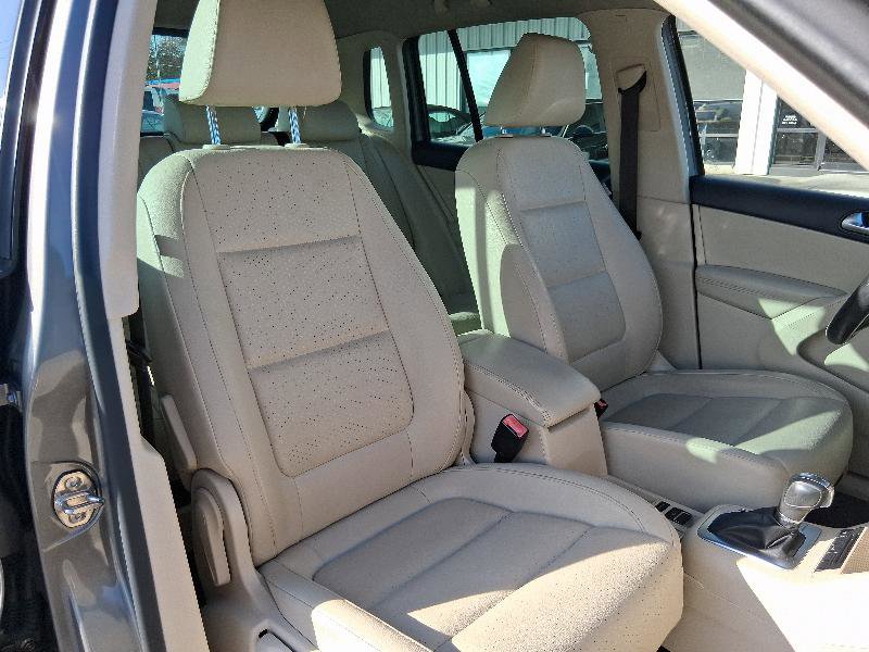 Used 2011 Volkswagen Tiguan S image 19