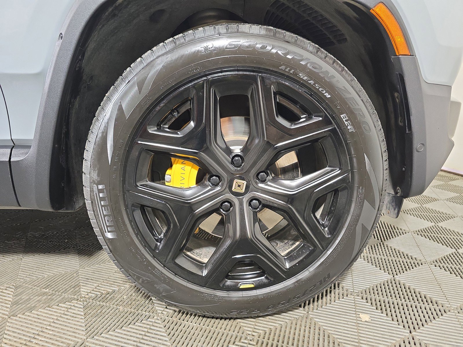 Used 2024 Rivian R1S Adventure AWD/4WD image 11
