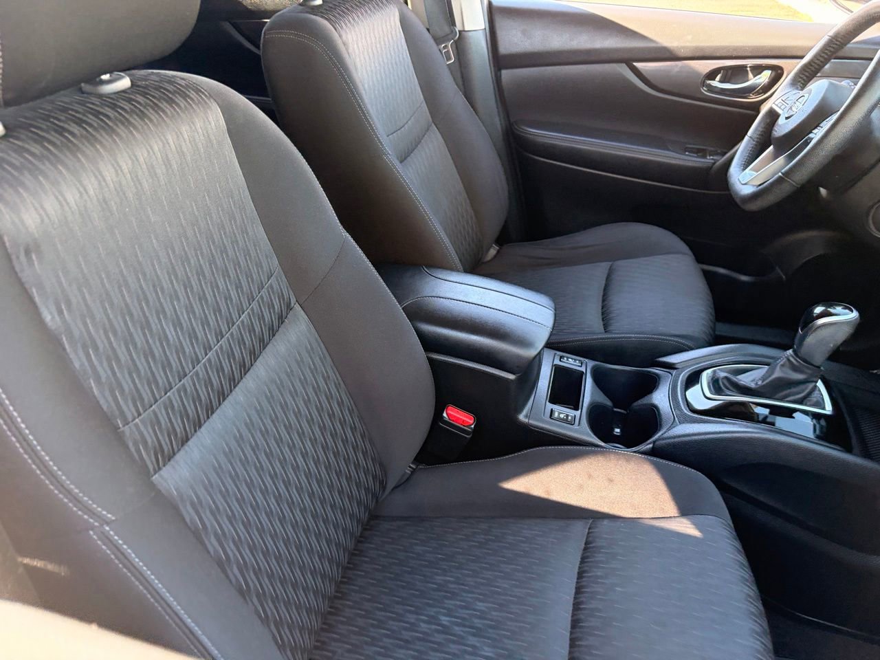 Certified 2020 Nissan Rogue SV FWD image 11
