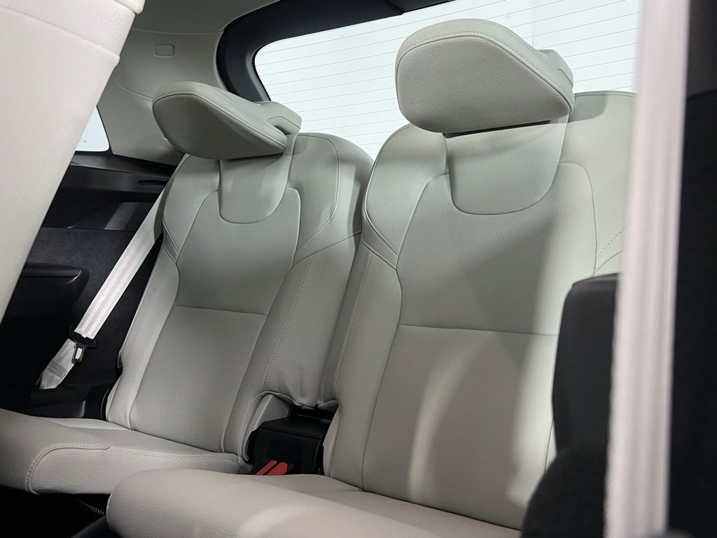 Used 2025 Volvo XC90 T8 Plus w/ Protection Package Premier image 28