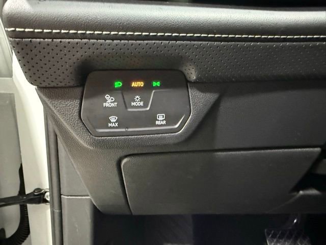 Certified 2024 Volkswagen Atlas Cross Sport SE image 11