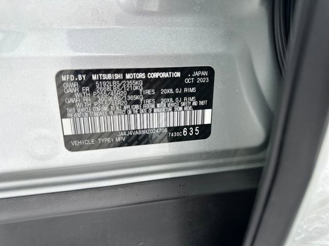 Used 2024 Mitsubishi Outlander AWD image 32