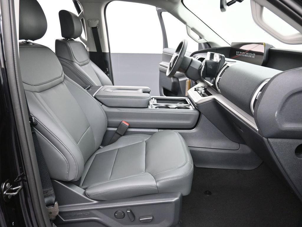 New 2026 Ford Expedition Active image 16