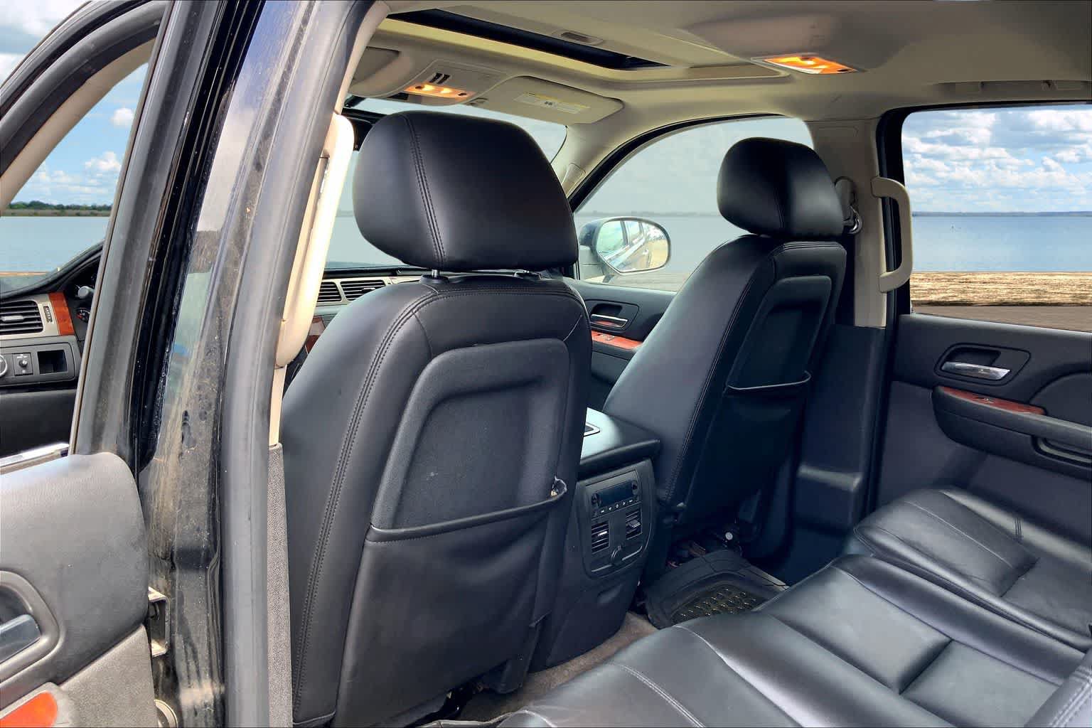 Used 2010 Chevrolet Avalanche LT RWD image 12