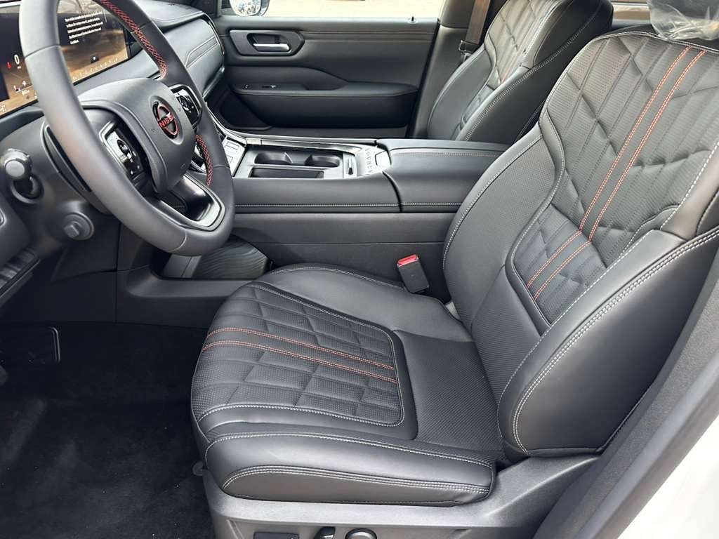 New 2026 Nissan Armada PRO-4X w/ Captain's Chari Seat Package AWD/4WD image 10