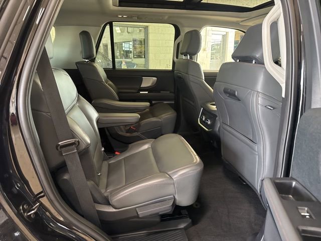 Used 2025 Ford Expedition Active AWD/4WD image 18