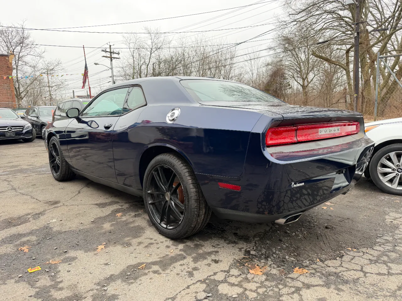 Used 2014 Dodge Challenger SXT RWD image 8