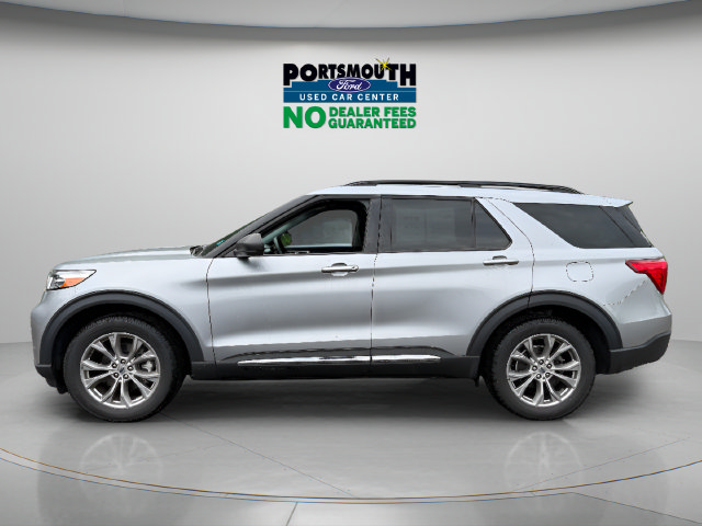 Used 2022 Ford Explorer XLT w/ Equipment Group 202A AWD/4WD image 2