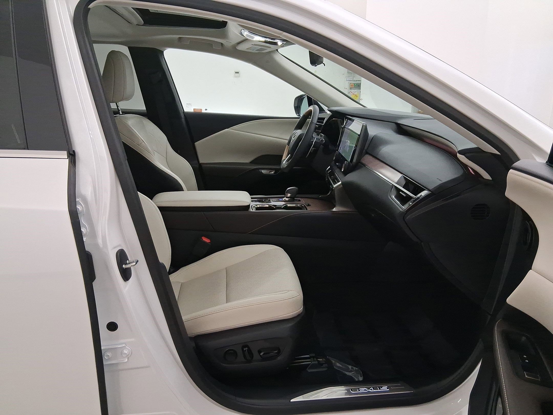 Used 2024 Lexus RX 350 Premium Plus w/ Convenience Package image 31