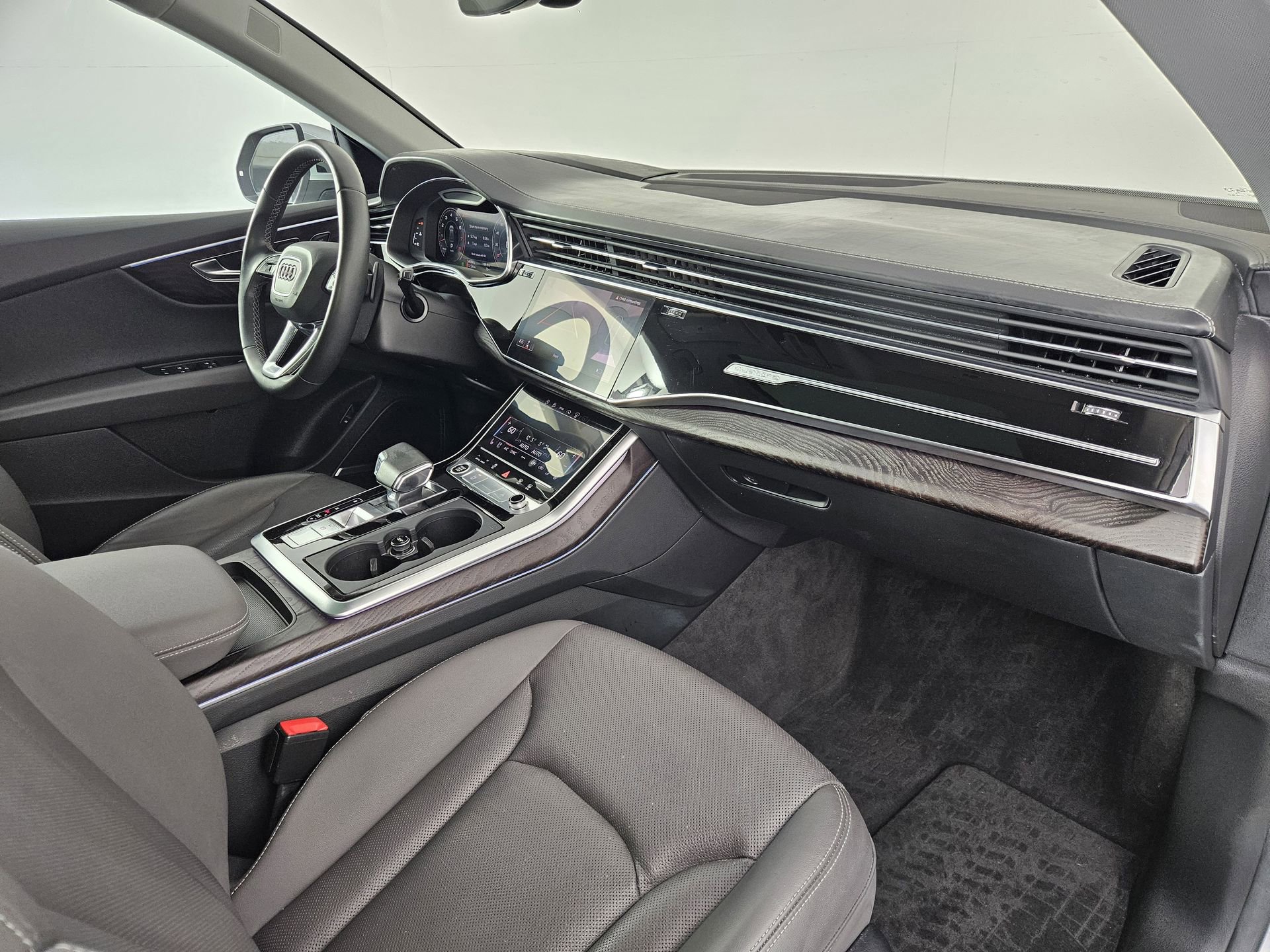 Used 2021 Audi Q8 Prestige AWD/4WD image 44