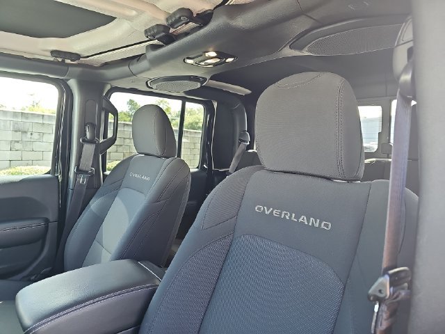 Used 2023 Jeep Gladiator Overland AWD/4WD image 14
